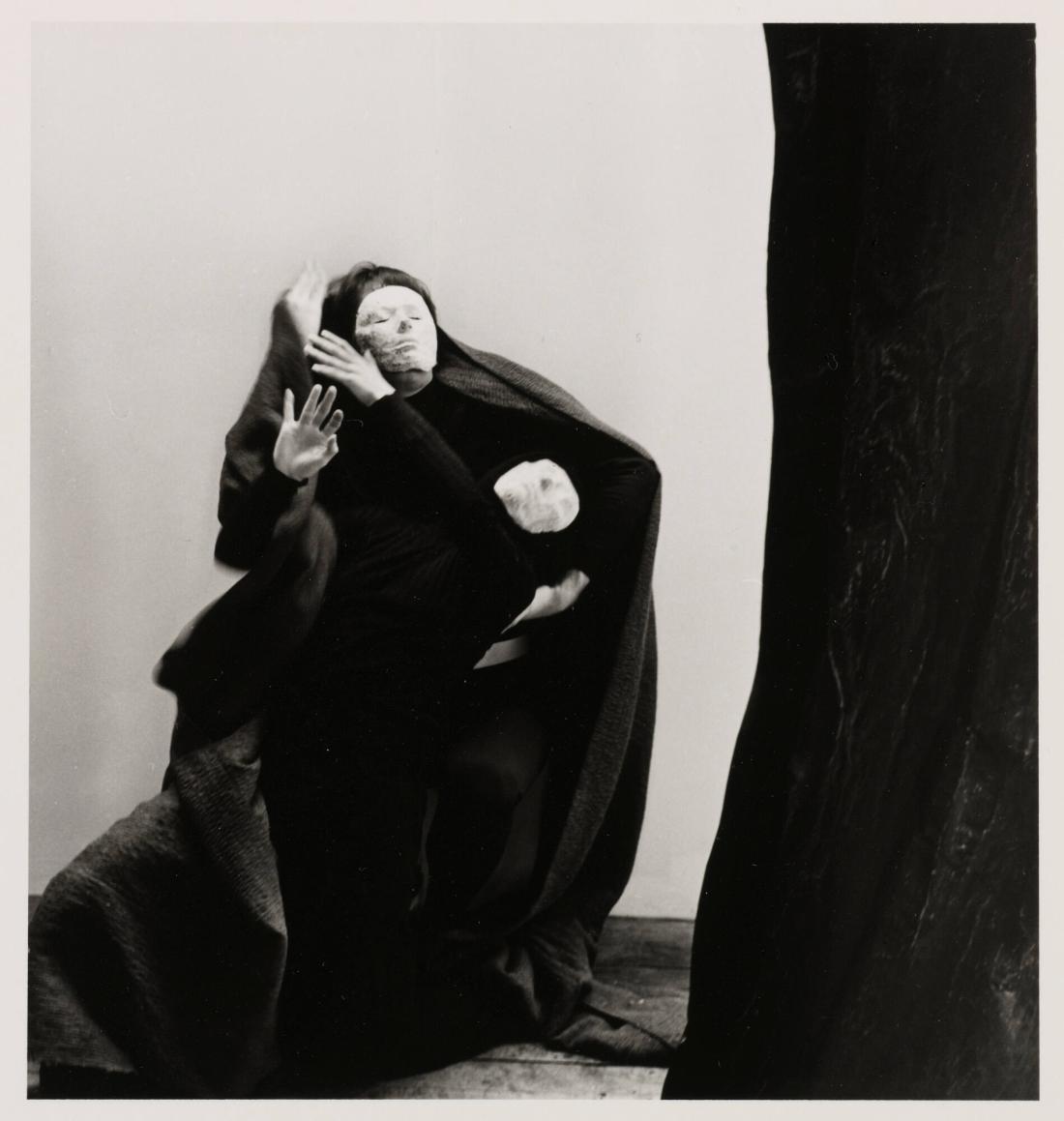 Titel saknas. Ur serien "Masker"