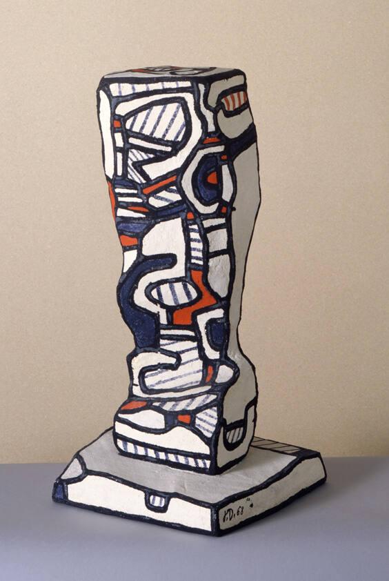 Stèle (forme de jambe)