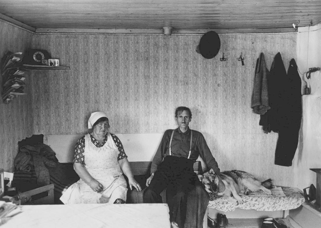 Småbrukaren Gustaf Karlsson och hans hustru Kristina, Hunneberg, Vilhelmina. Ur serien Bilder från den stora flyttningen