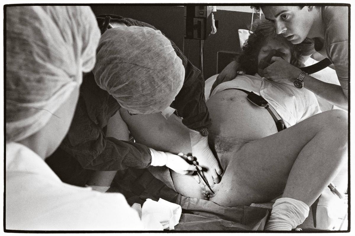 "Per, sin, pga begynnande bristning i gammalt inklipp." Ur serien En födelse