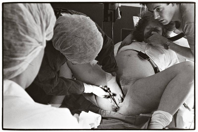 "Per, sin, pga begynnande bristning i gammalt inklipp." Ur serien En födelse