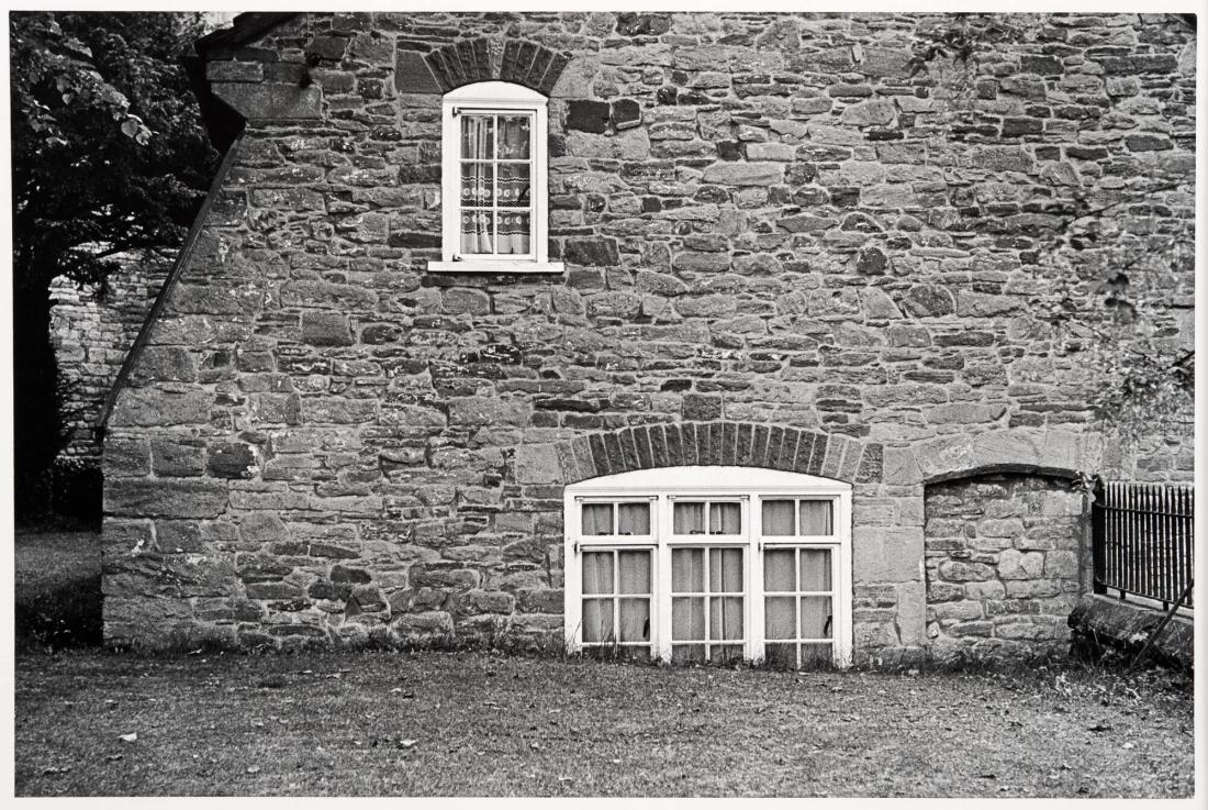fasad, Brecon, Wales. Ur serien Fotografier från England och Wales
