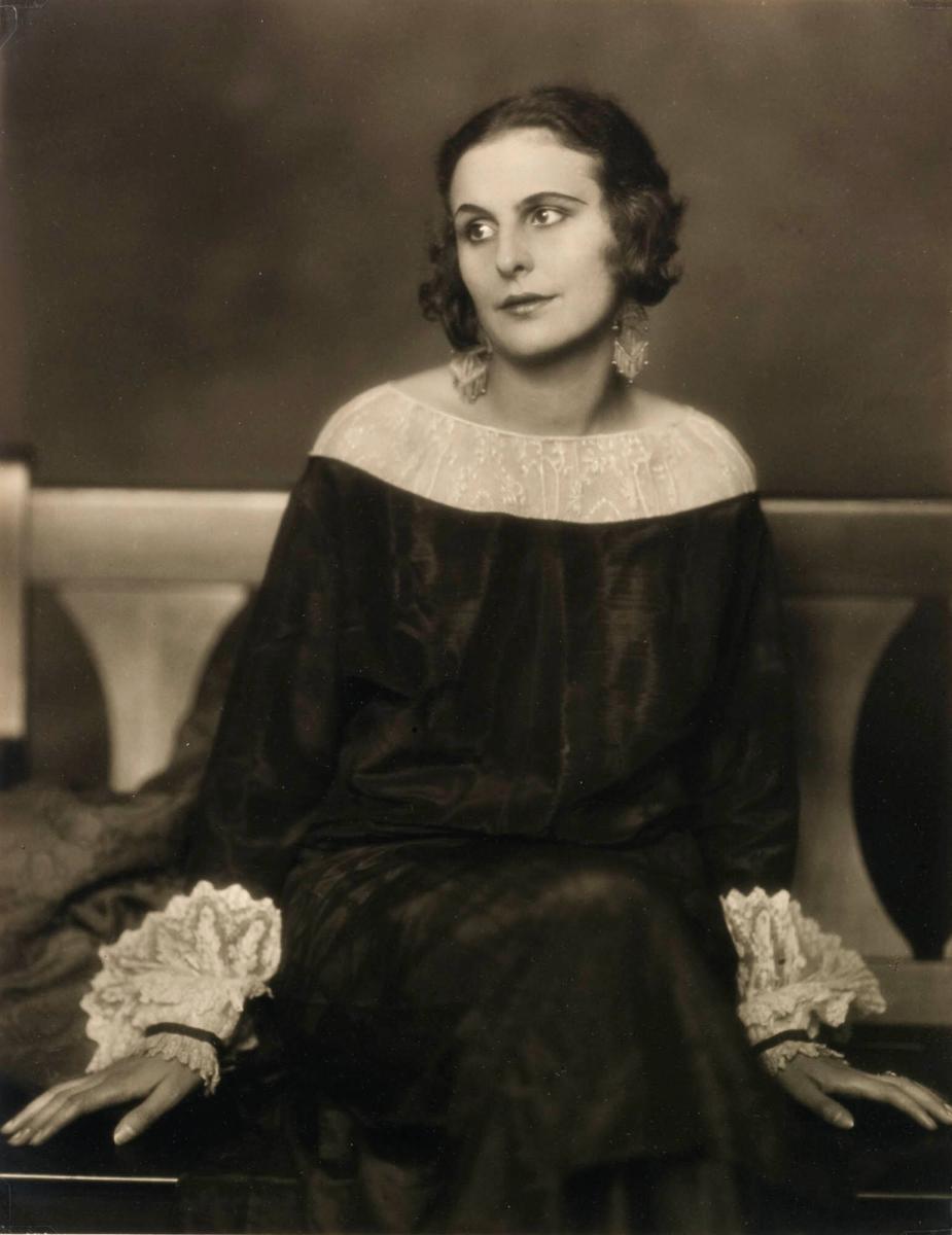 Porträtt av okänd kvinna, Berlin