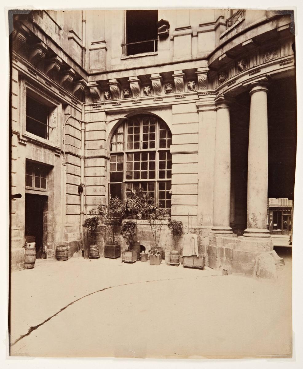 Hotel du Beauvais, 68 rue de Francois-Miron