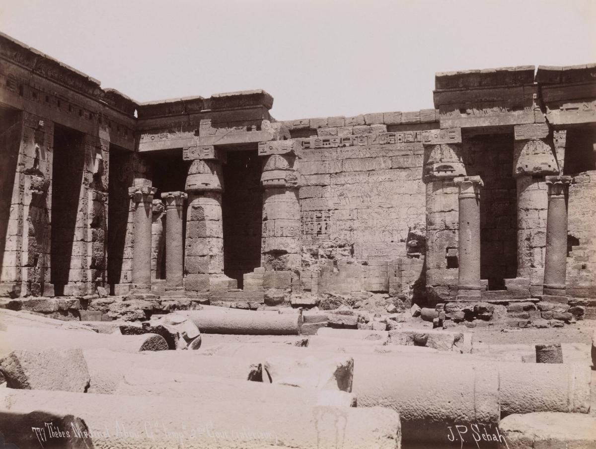 Thèbes Medinet-Abou Cd temple 2me Cour (Intèrieur)