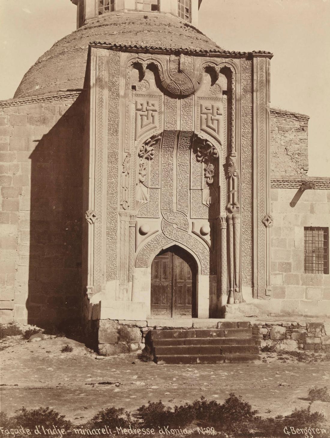 Façade d'Indjé-minareli Medresse à Koniah, No 99