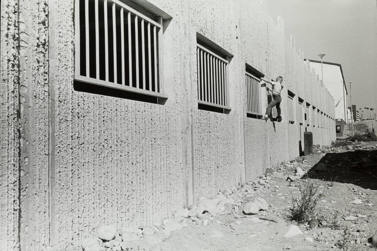 Tenstabarn - 200 bilder från Tensta 1969-70 i flerbildsprojektion på Foto/Film/Bild.