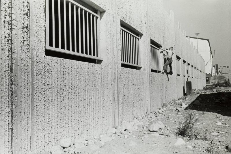 Tenstabarn - 200 bilder från Tensta 1969-70 i flerbildsprojektion på Foto/Film/Bild.