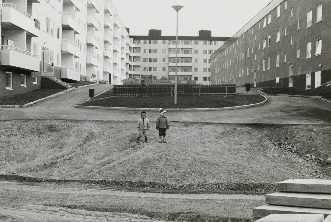 Tenstabarn - 200 bilder från Tensta 1969-70 i flerbildsprojektion på Foto/Film/Bild.