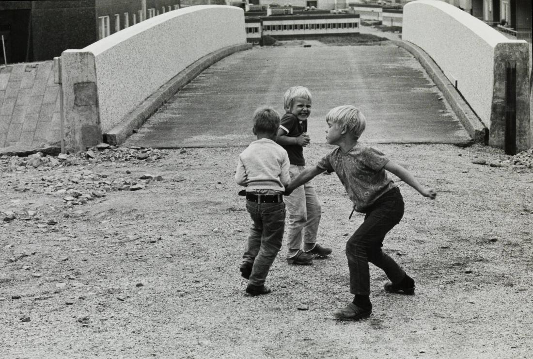 Tenstabarn - 200 bilder från Tensta 1969-70 i flerbildsprojektion på Foto/Film/Bild.