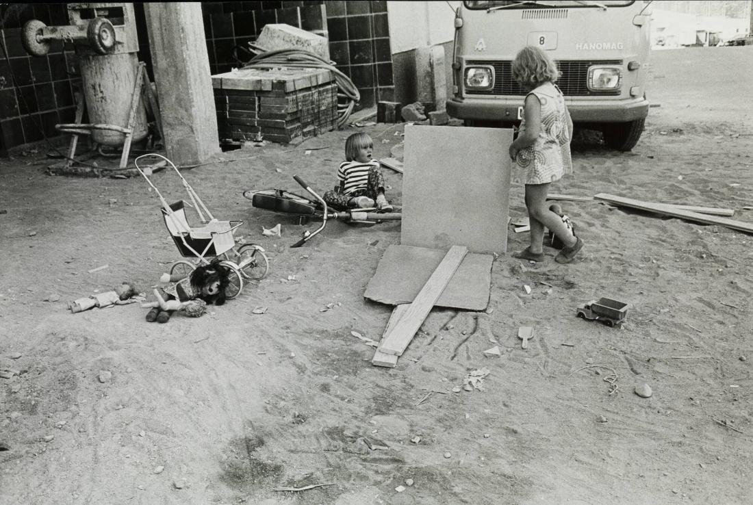 Tenstabarn - 200 bilder från Tensta 1969-70 i flerbildsprojektion på Foto/Film/Bild.