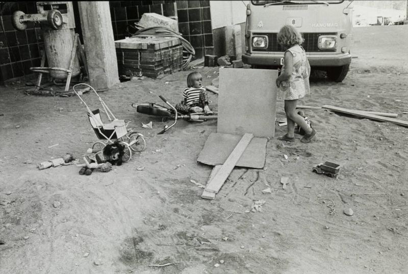 Tenstabarn - 200 bilder från Tensta 1969-70 i flerbildsprojektion på Foto/Film/Bild.