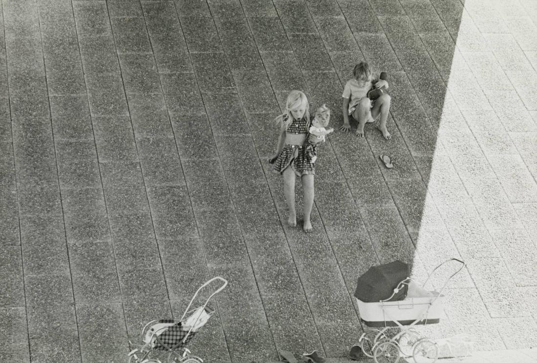 Tenstabarn - 200 bilder från Tensta 1969-70 i flerbildsprojektion på Foto/Film/Bild.