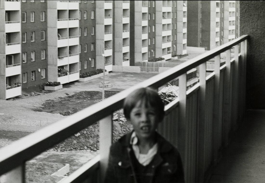 Tenstabarn - 200 bilder från Tensta 1969-70 i flerbildsprojektion på Foto/Film/Bild.