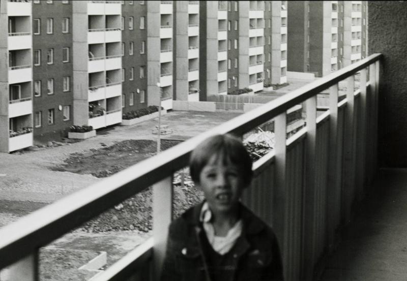 Tenstabarn - 200 bilder från Tensta 1969-70 i flerbildsprojektion på Foto/Film/Bild.