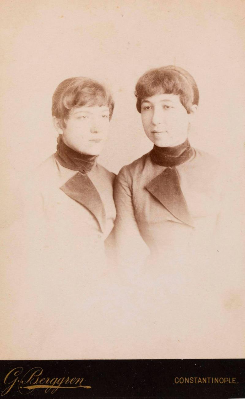 Caroline och Virginie Berggren, Guillaume berggrens båda döttrar