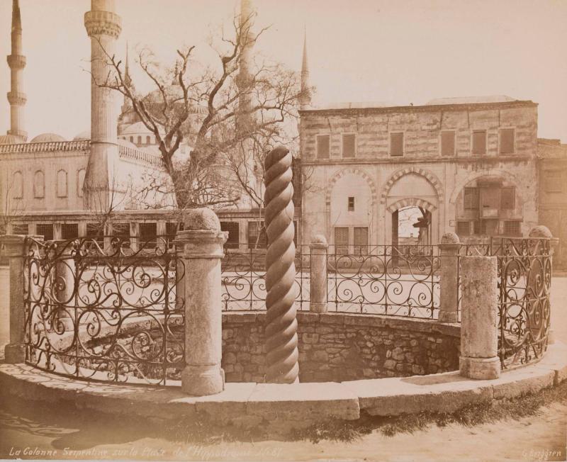La Colonne Serpentine sur la Place de l`Hippodrome