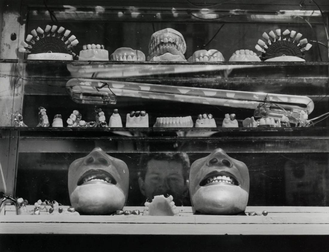 On the Dentists Window, Mexico City
