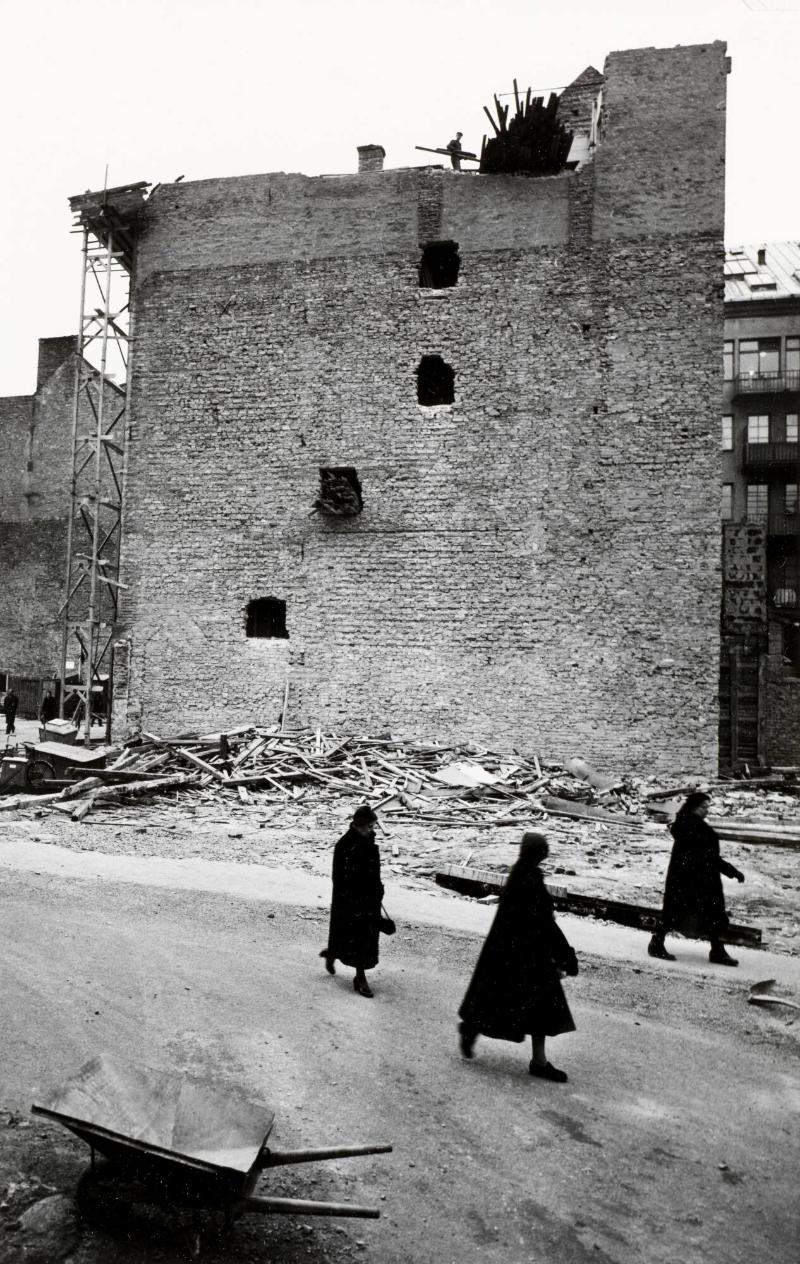 Husets onda ögon och de tre nornorna