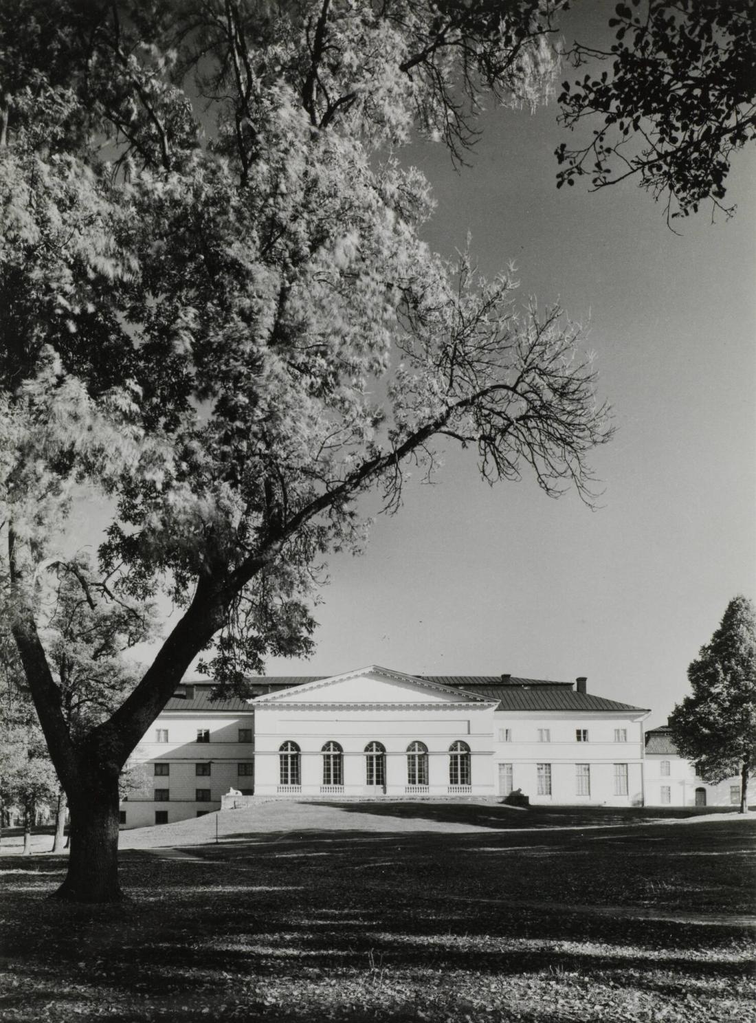 Drottningholmsteatern från parken