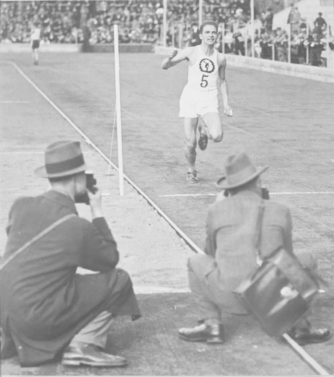 Stockholmsloppet. Gustaf Kinn går i mål