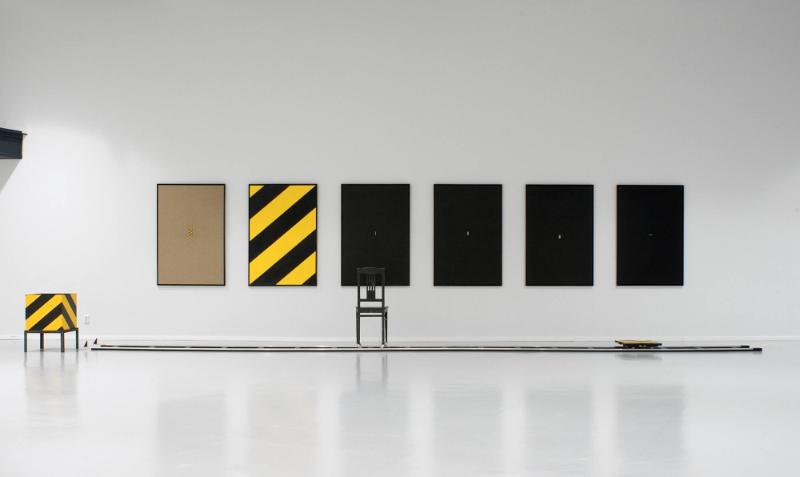 Yellow & Black (Installation med liten vagn)