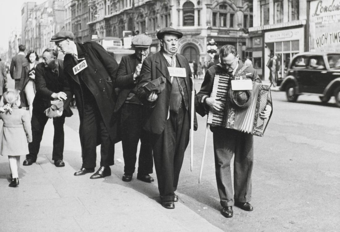 Barnet och gatumusikanterna. Oxford Street. London
