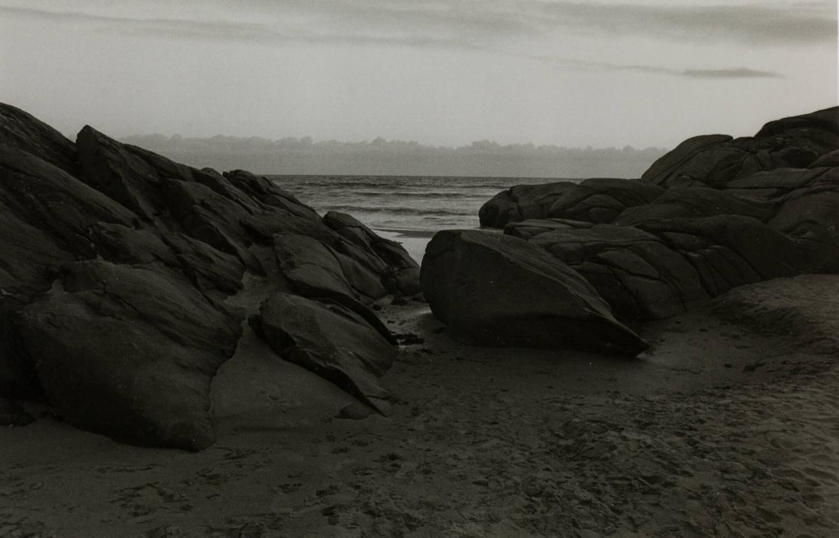 Strandklippor om natten, Jæren, Norge, juli 1979