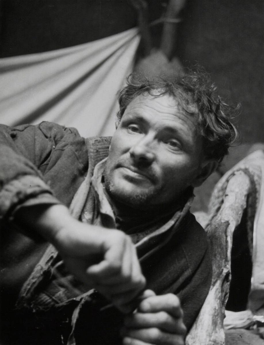 - Våran gamla mor hon ville aldrig till ålderdomshemmet, berättar Petrus Gruvvisare.