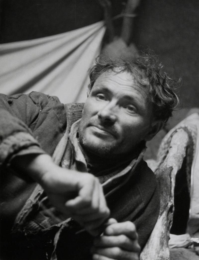 - Våran gamla mor hon ville aldrig till ålderdomshemmet, berättar Petrus Gruvvisare.