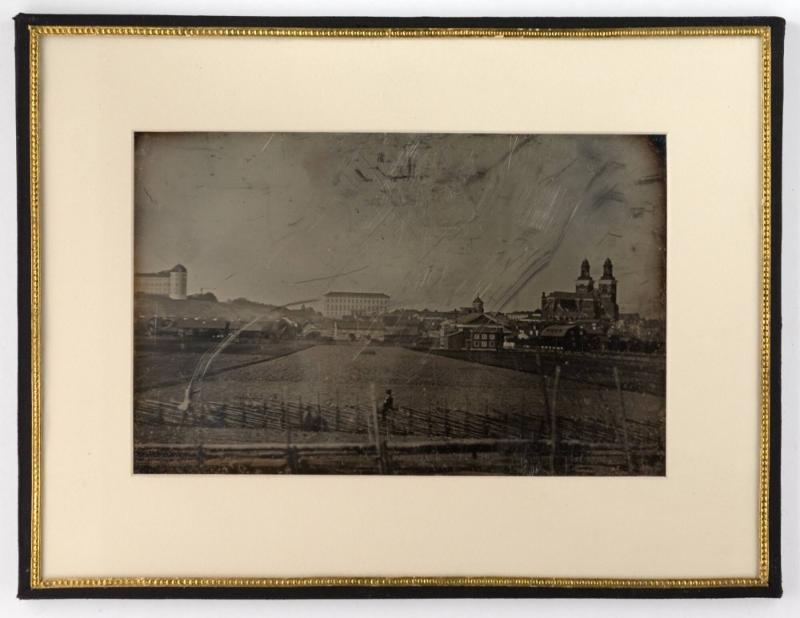 Utsikt över Uppsala. Från vänster: Slottet, Carolina Rediviva och Uppsala domkyrka