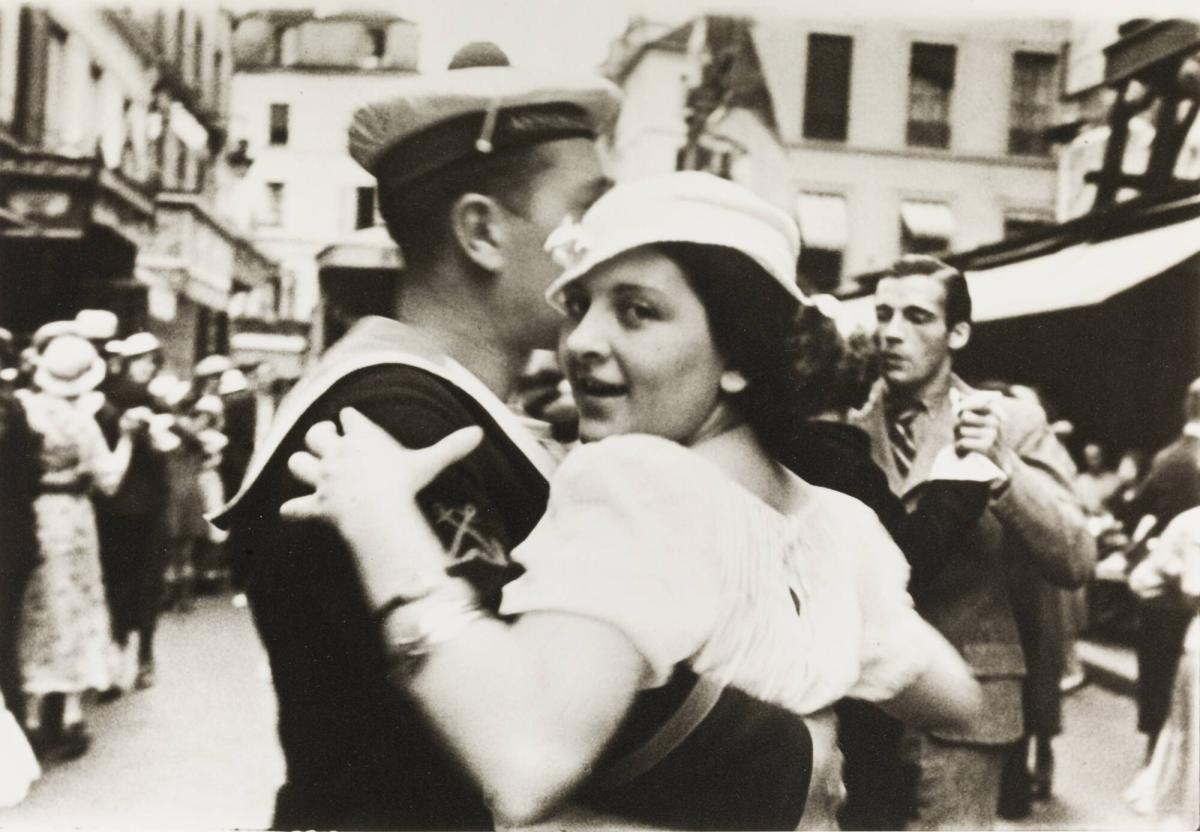 The sailor and his girl on Bastille Day