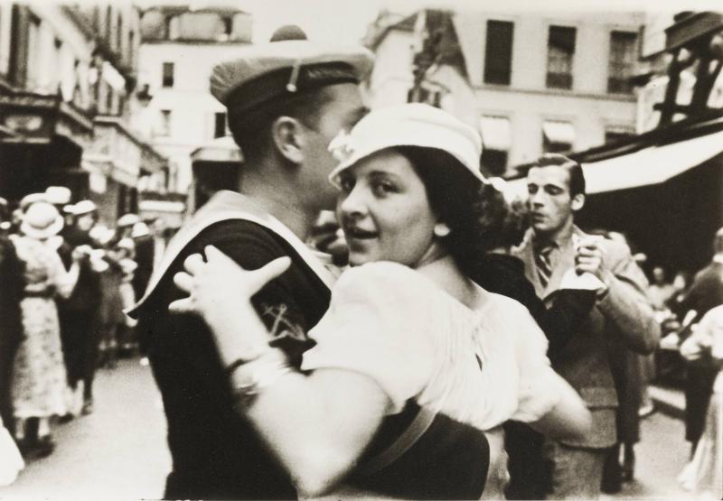 The sailor and his girl on Bastille Day