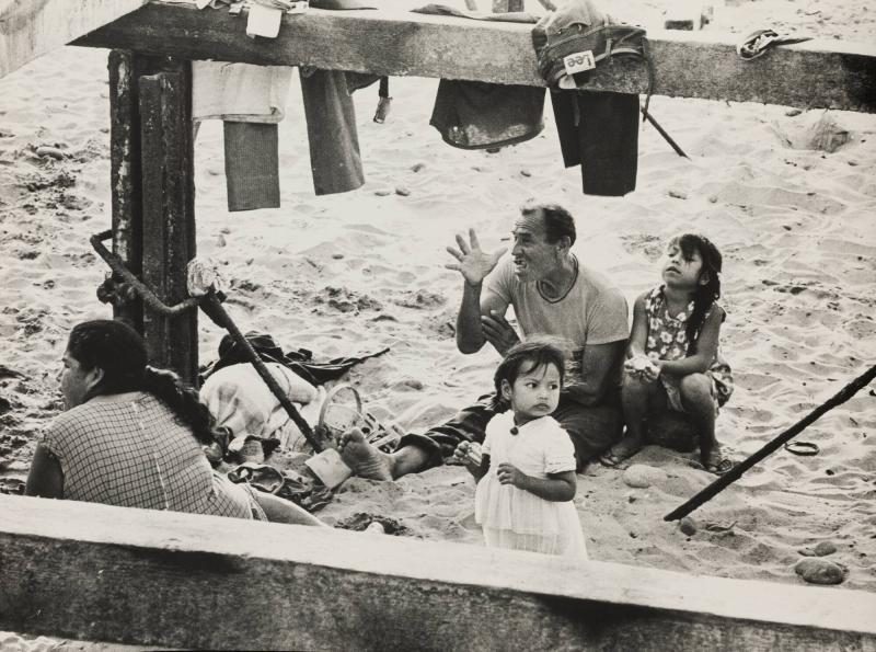 Peru. Lima. Familj på stranden en söndag