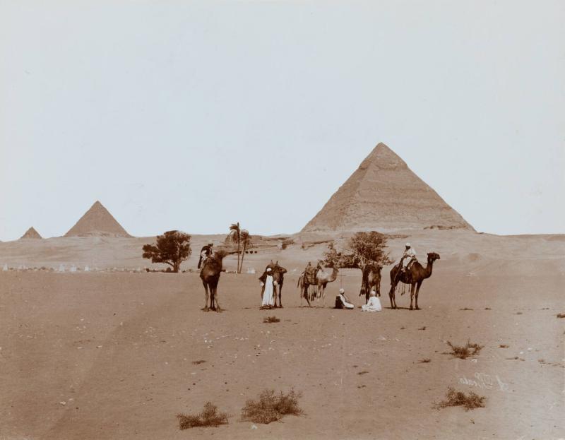 [Les Pyramides de Chefren et Minkerius]
