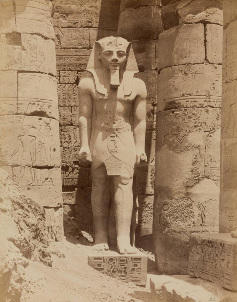 [Stor staty av Ramses II]