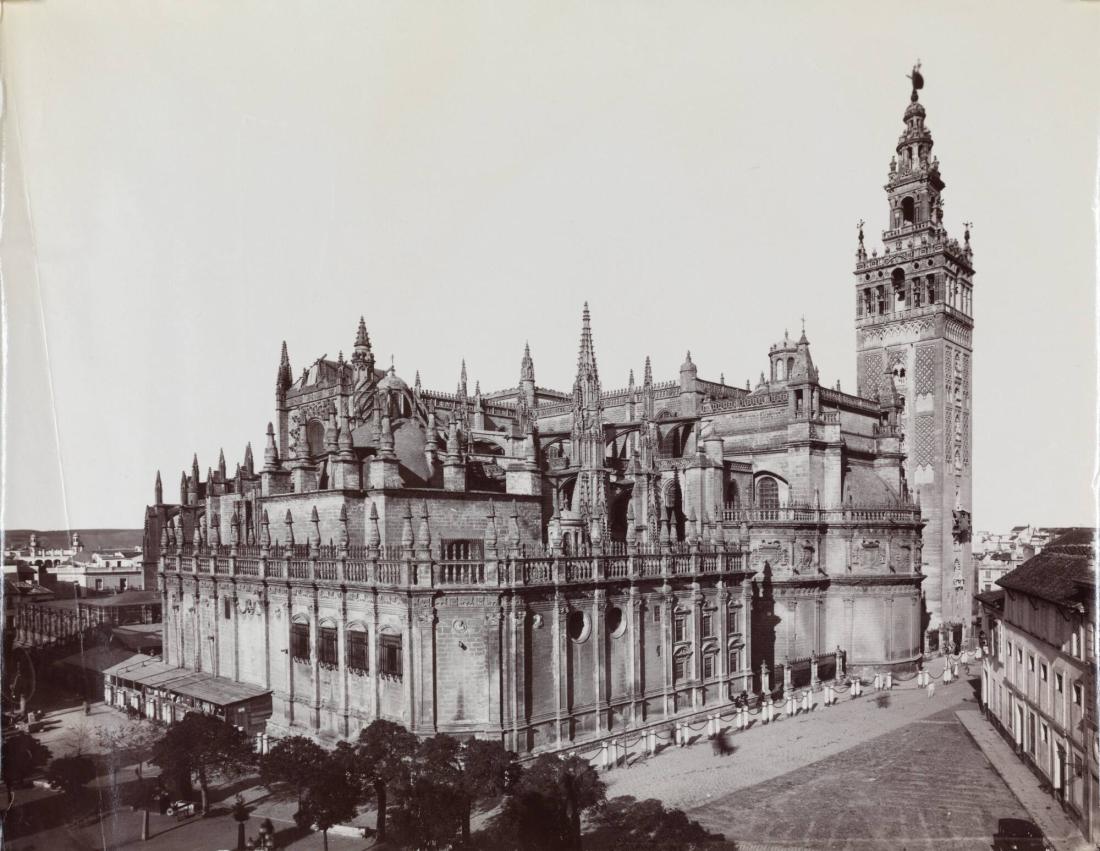 Sevilla: Vista general de la Catedral