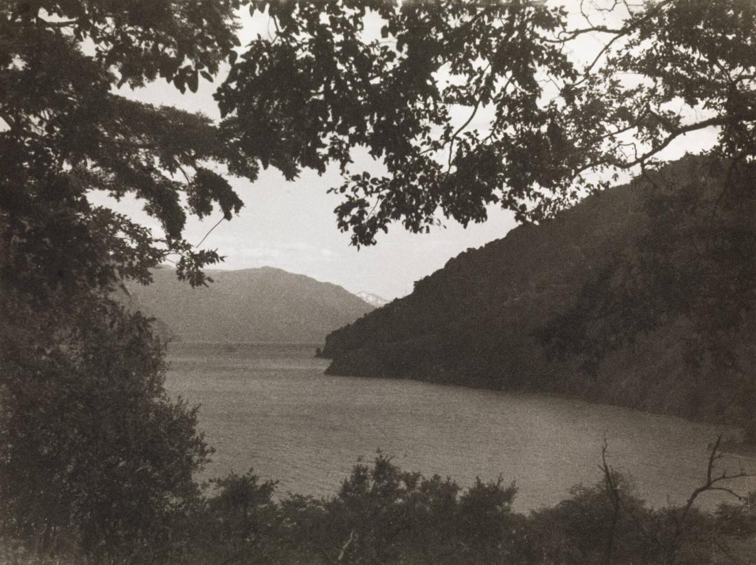 En idyll i Andernas majestätiska rike Lago Lacar, San Martin de Los Andes.
