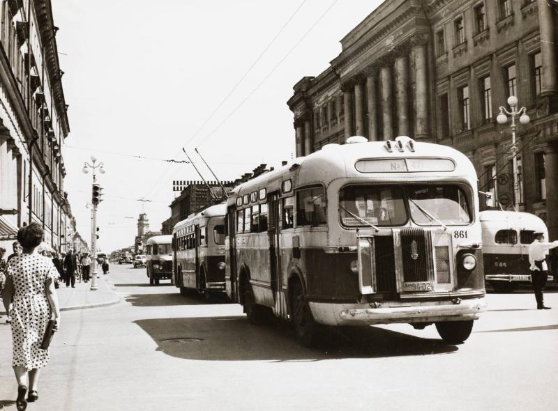 Gatubild från Newsky propect. Huvudgatan i Leningrad 1956