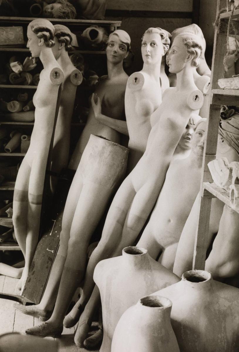 Puppen - Fabrik für Menschen. Ur portfolio "12 Fotografien"