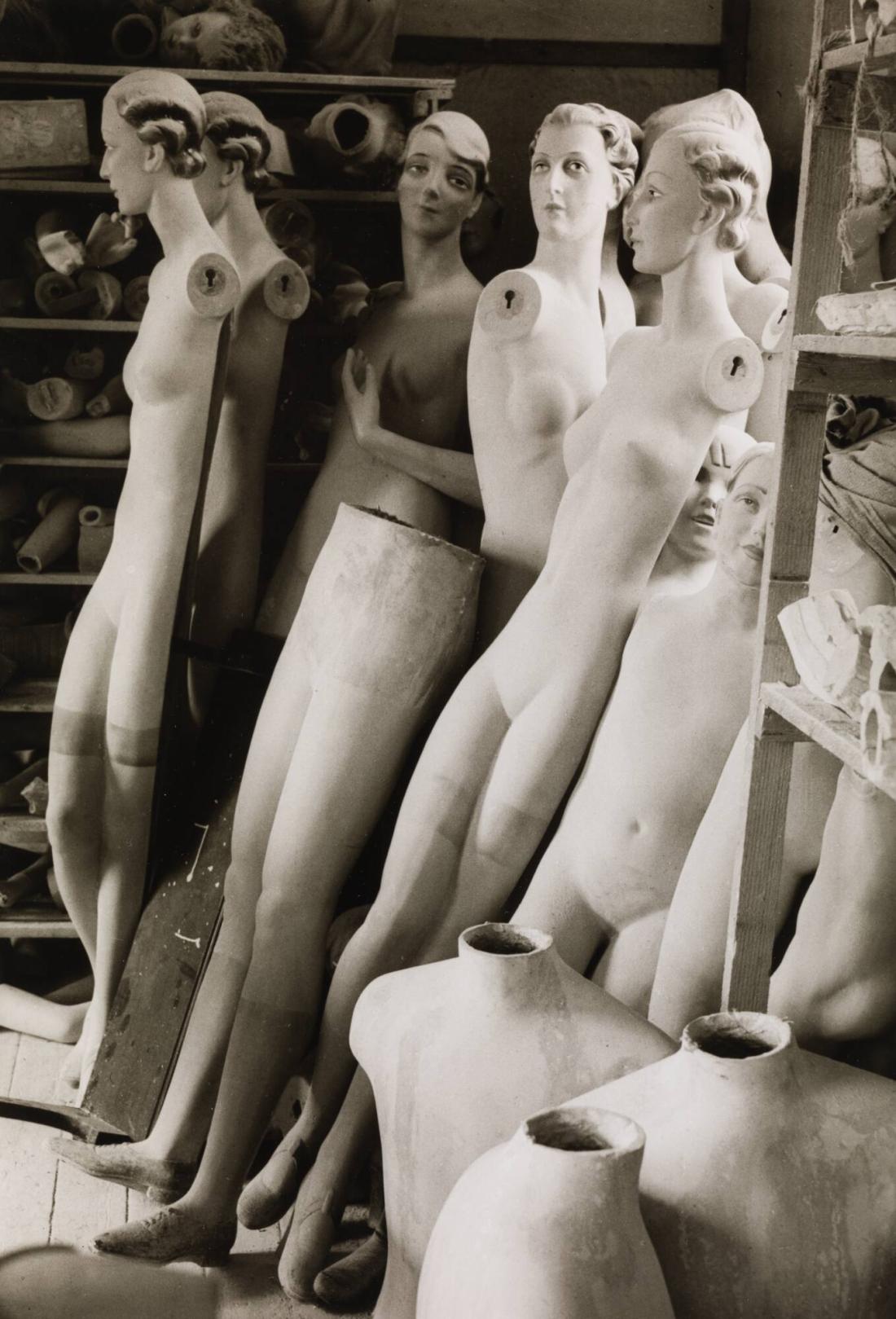 Puppen - Fabrik für Menschen. Ur portfolio "12 Fotografien"