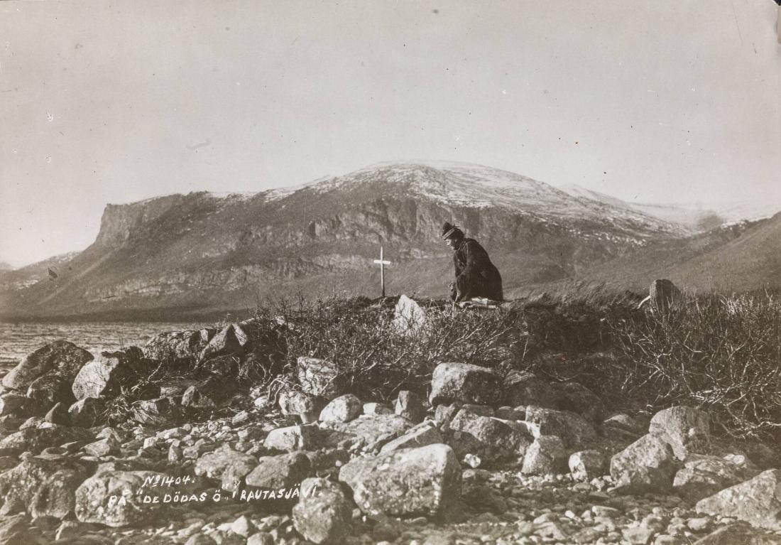 På "De dödas ö " i Rautasjärvi