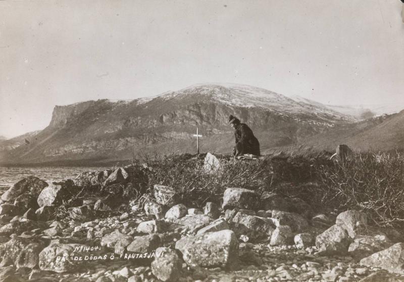 På "De dödas ö " i Rautasjärvi