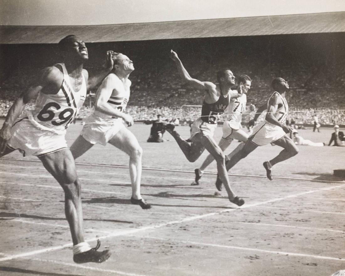 Harrison Dillard segrar på 100 m. Vid olympiska spelen 1948 i London