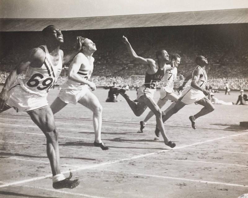 Harrison Dillard segrar på 100 m. Vid olympiska spelen 1948 i London