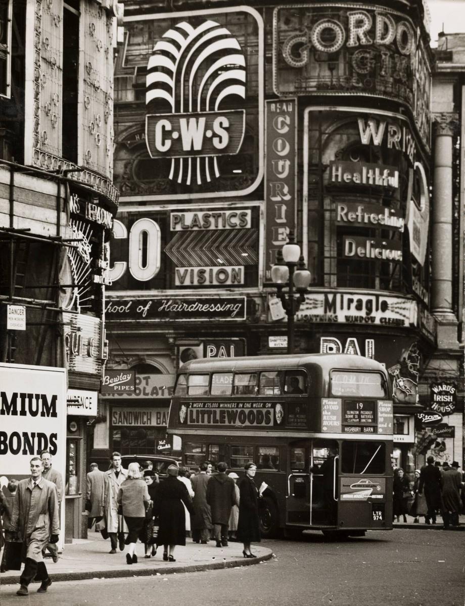 Picadilly Circus en vardag med 21 cm