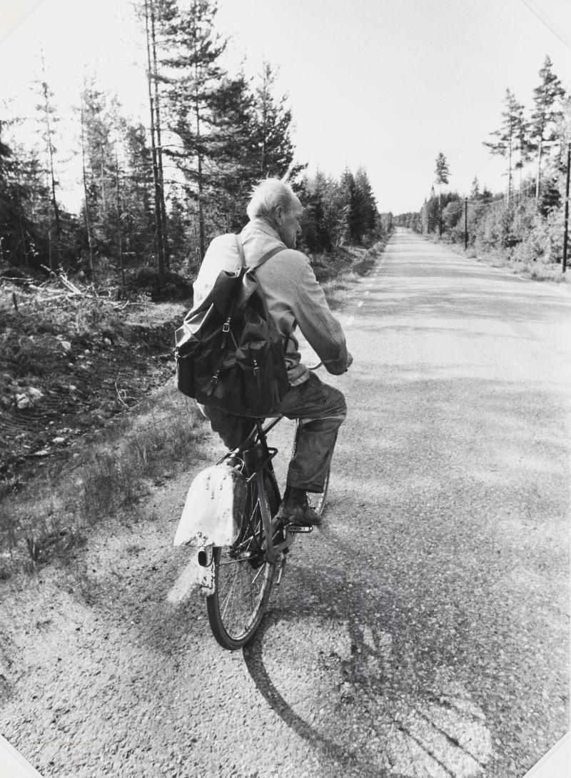 Vägarbetare Hans-Erik Hansson, 65 år, Västervåla. Ur serien "Landsväg"