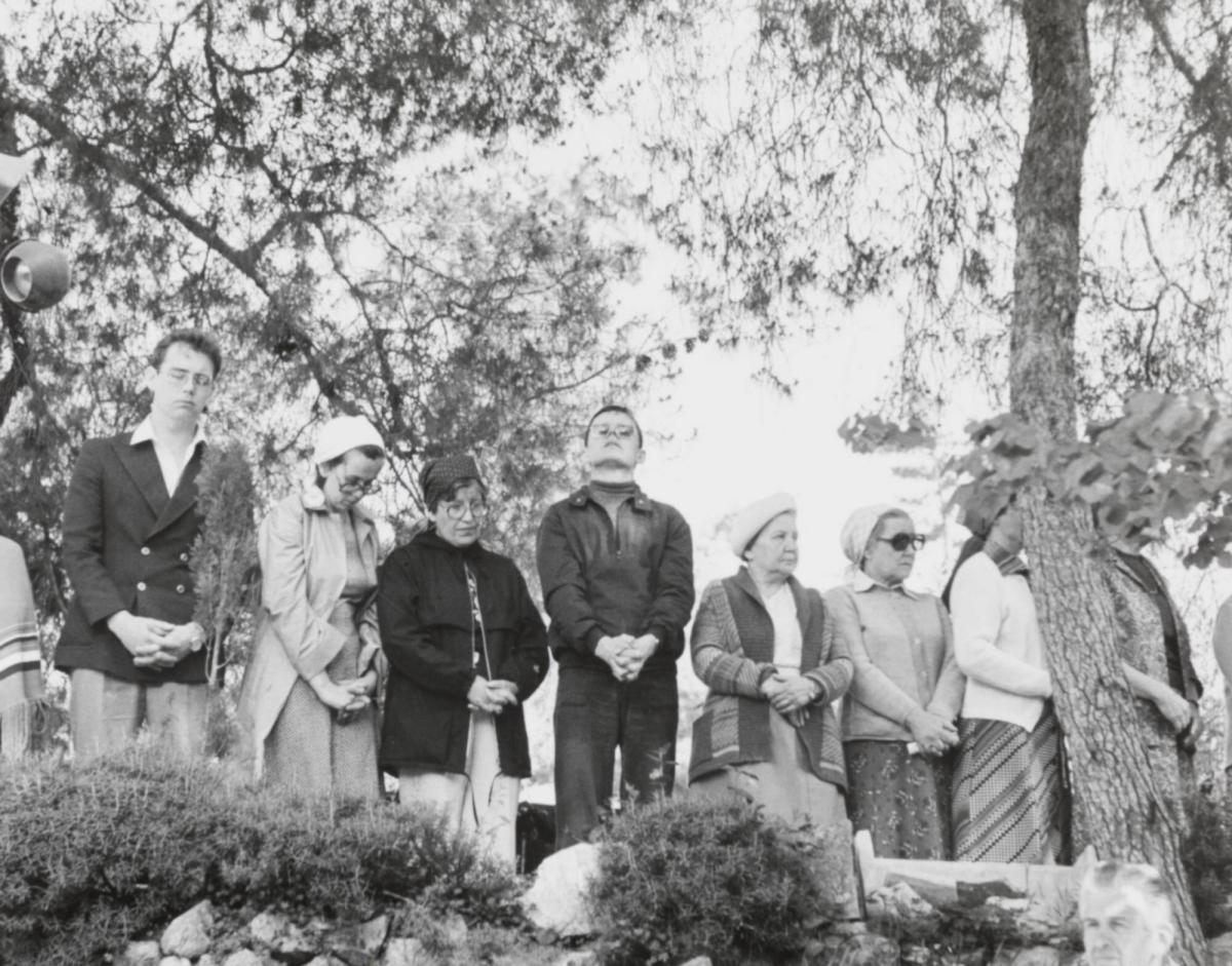 Bön i Garden Tomb, Jerusalem, 1980. Ur serien "Den långa resan"
