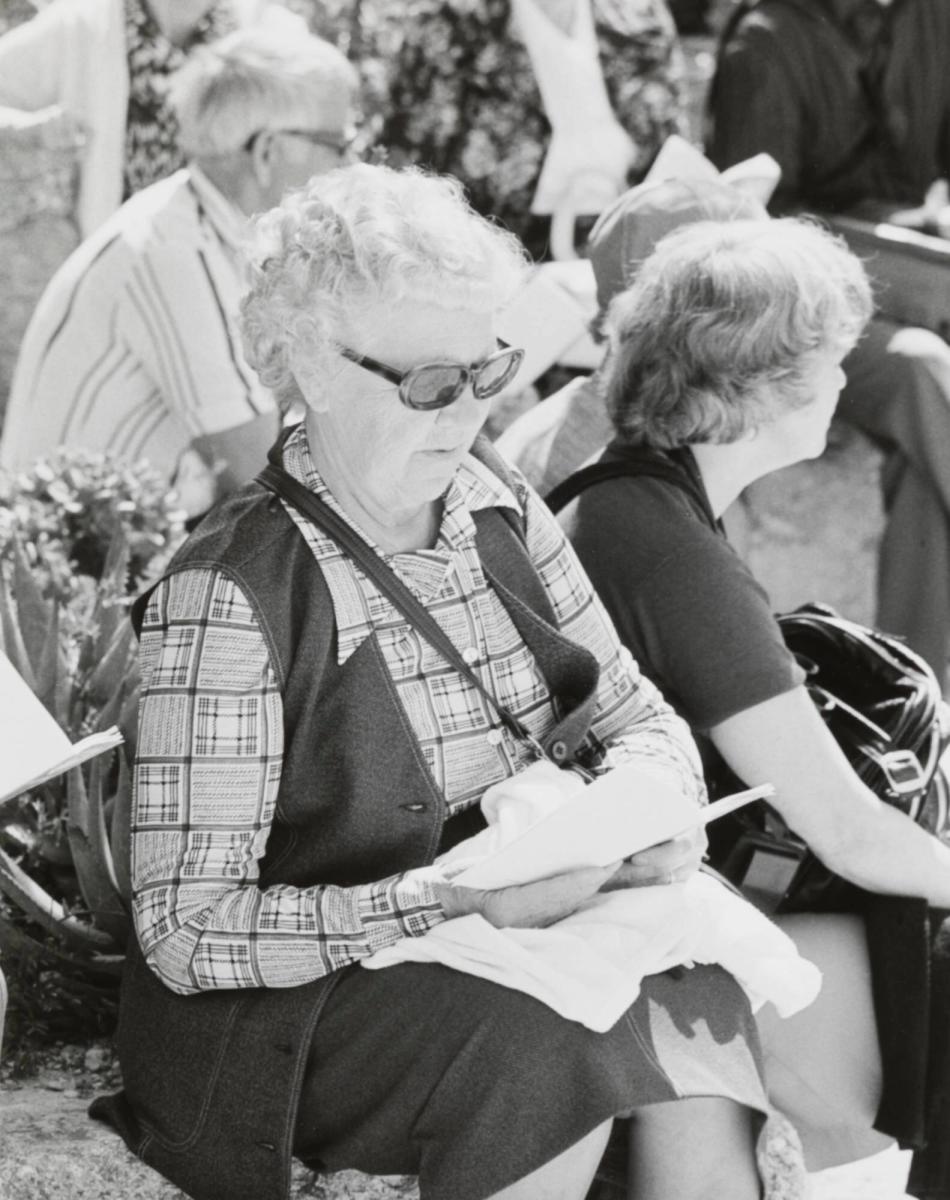 Andakt, Olivträdsberget, Jerusalem, 1980. Ur serien "Den långa resan"