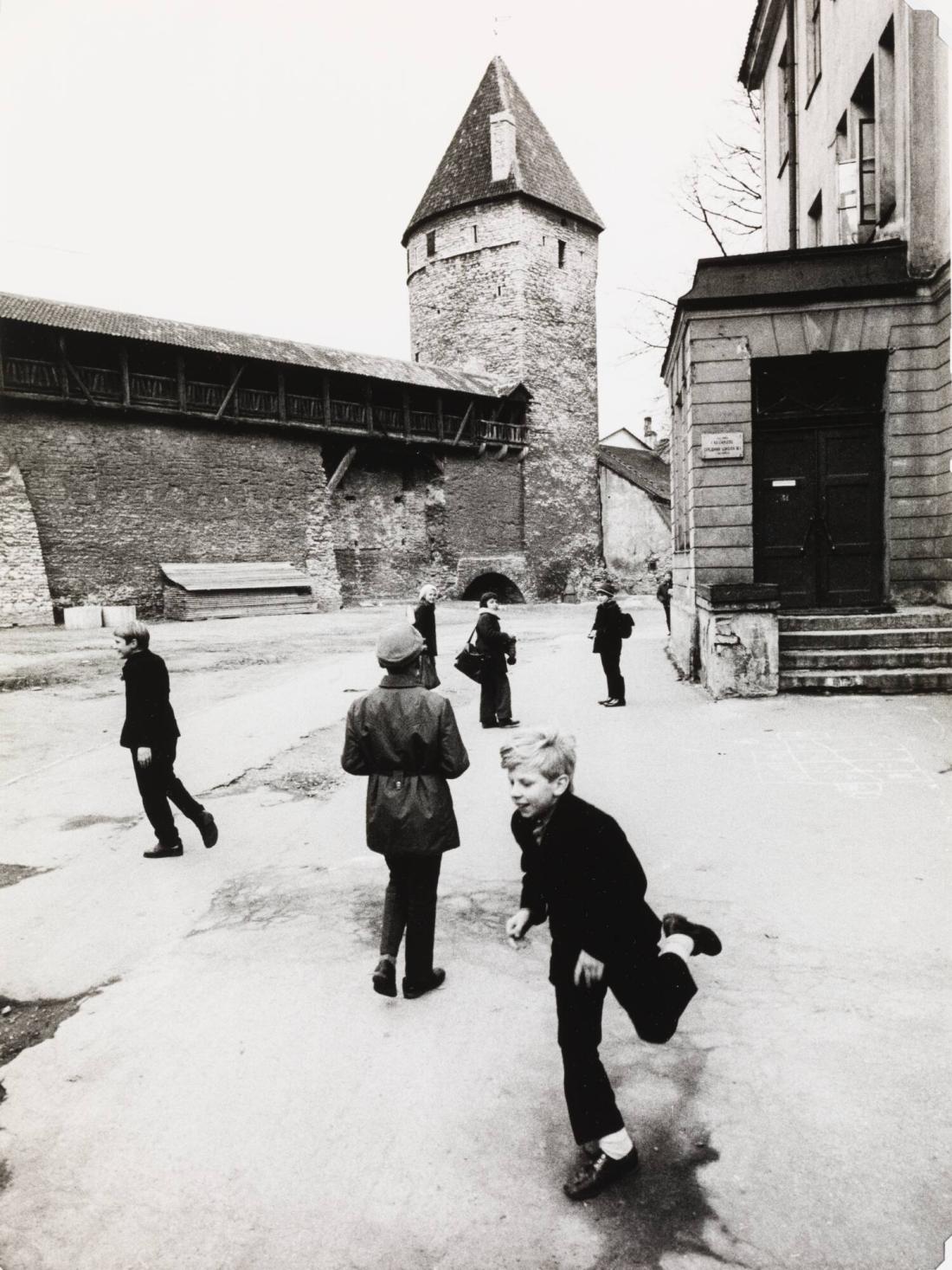 Barn vid ringmuren, Gamla staden